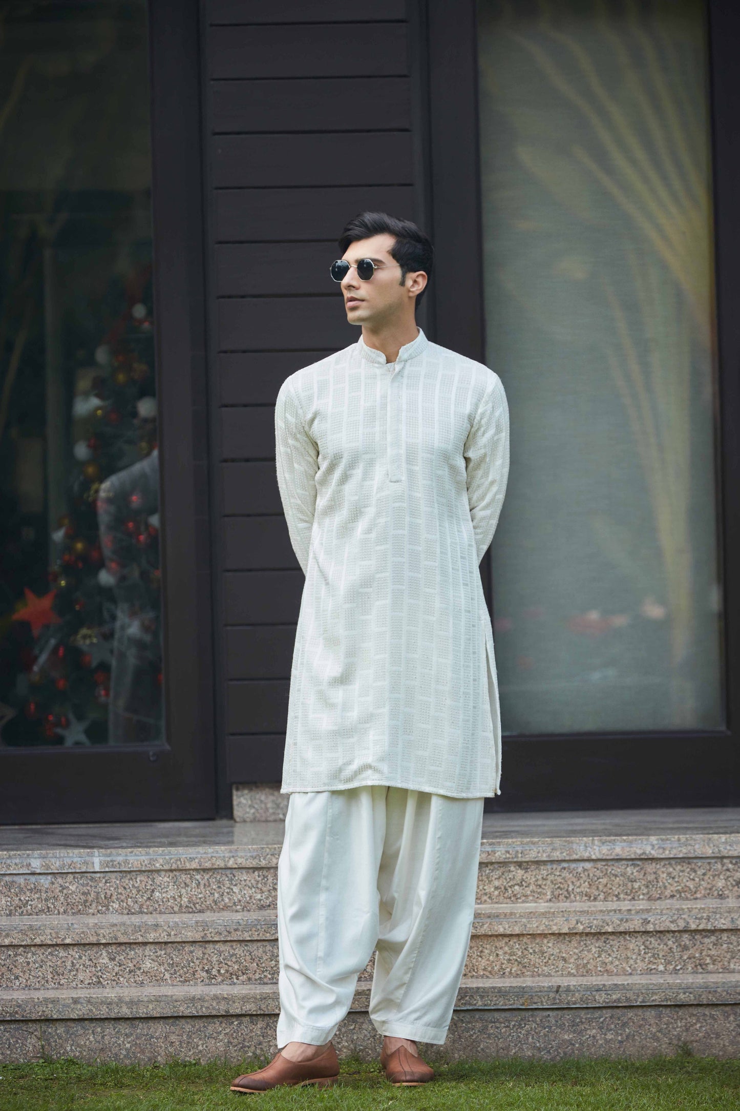 Tarusa - Off White Chikankari Kurta Set-2