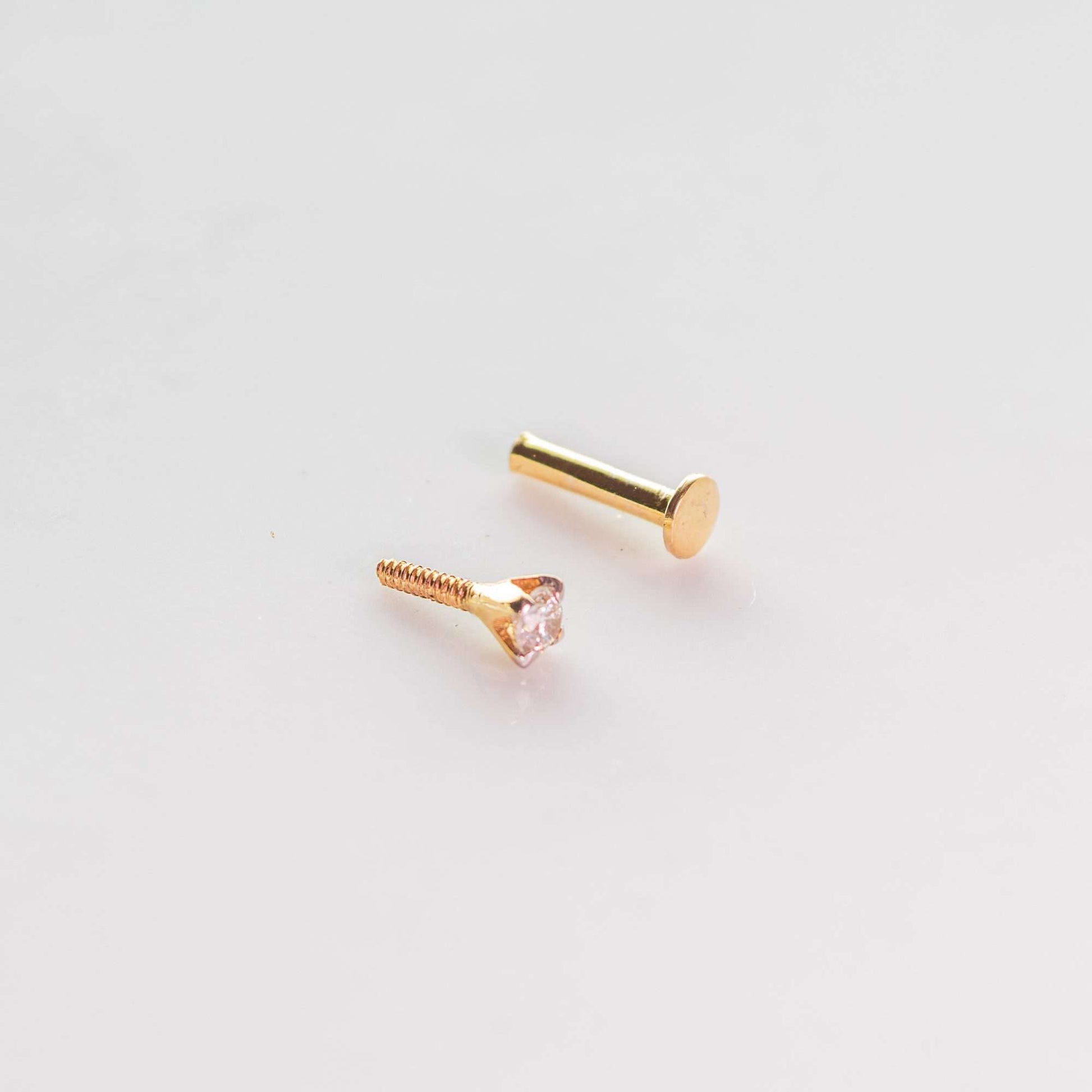 0.05 CT Diamond Stud in 18 CT Gold Claw Shape-0