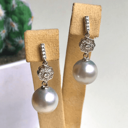 South Sea pearl earrings with white greyish tone