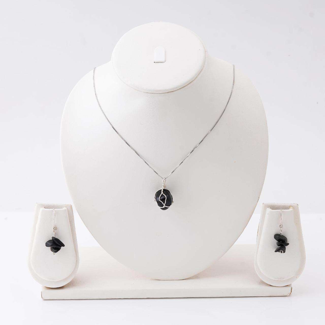 Handcrafted Set of Onyx in its Natural form in Silver 925-0