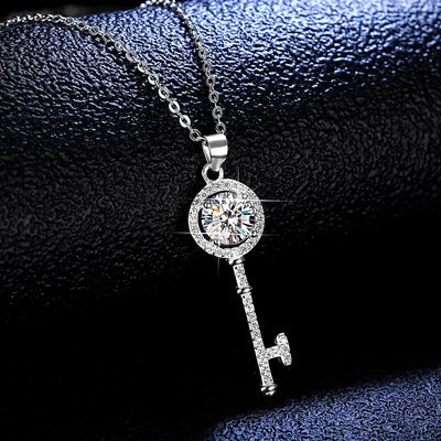 Luxury Platinum Pt950 1ct Moissanite Diamond Key Necklace for Women Classic Carat Diamond Pendant Fashion Jewelry Wedding Gift