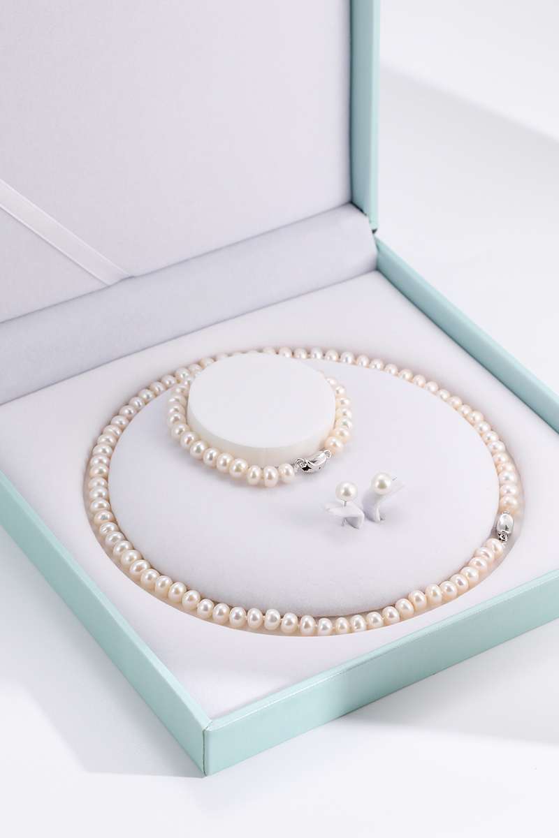 Georgian Jewellery Set 8 - 9 mm AAAA White Freshwater Pearls with 17' Strand-14