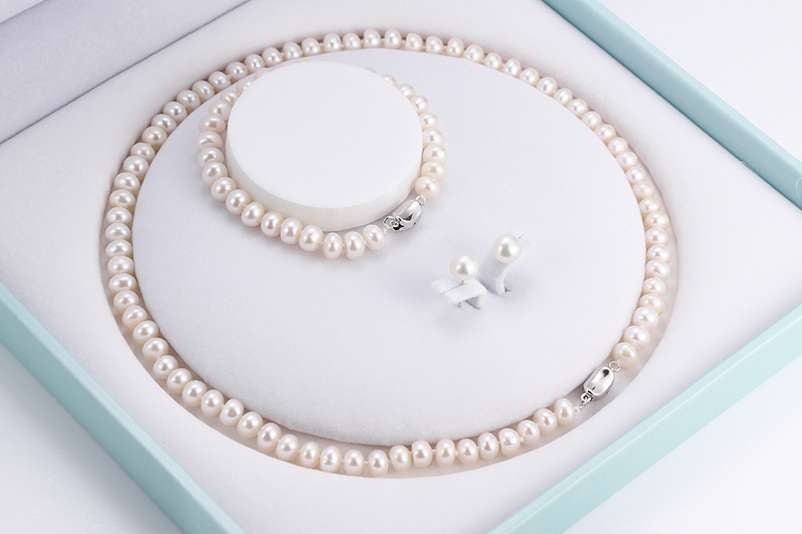 Georgian Jewellery Set 8 - 9 mm AAAA White Freshwater Pearls with 17' Strand-16