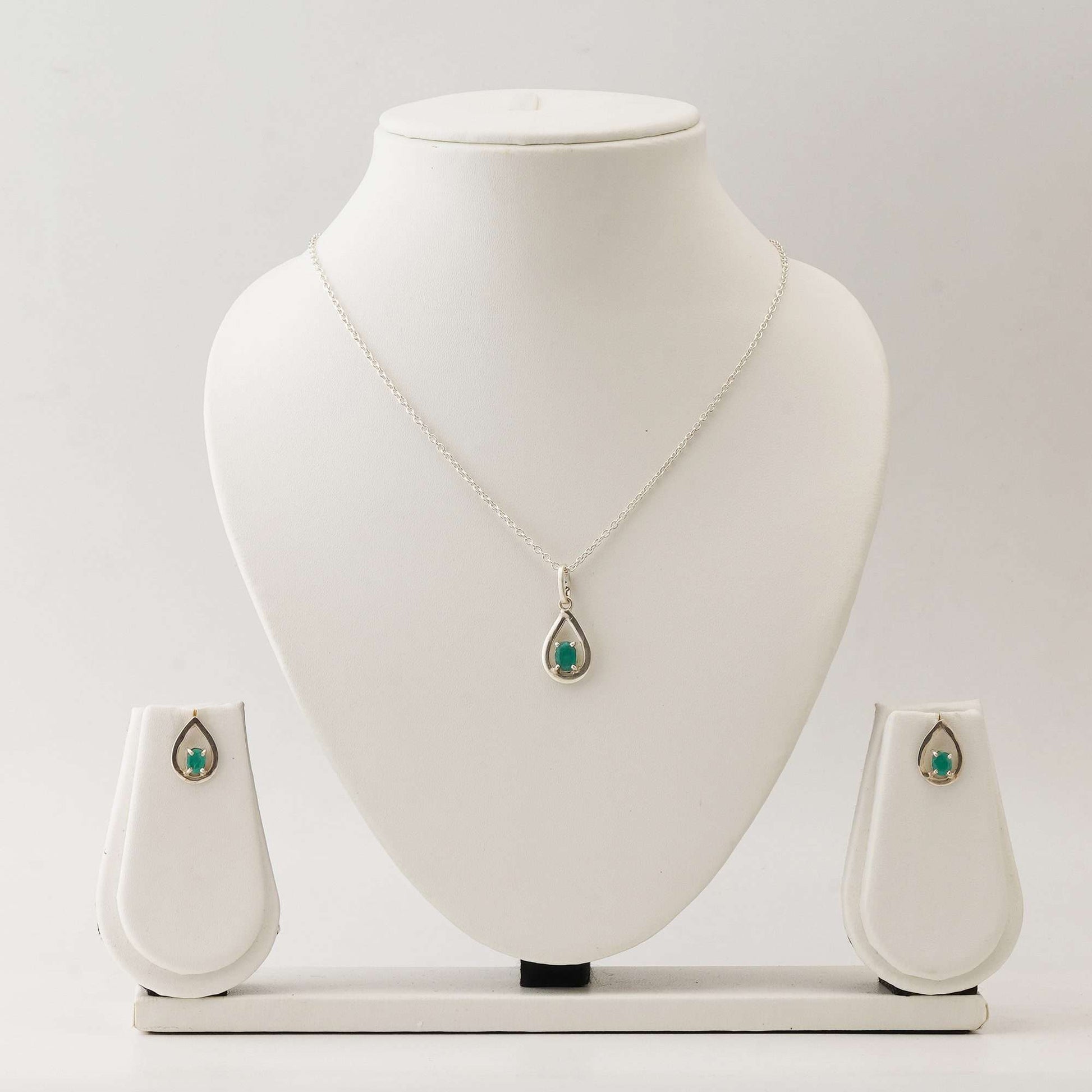 Oval Emerald Set with 0.75 - 1 CT Pendant and 1 - 1.5 CT Earrings in Italian Silver-0