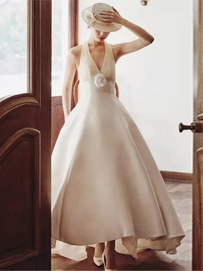 French Hepburn Style Light Wedding Dress Satin V-neck Outdoor Yarn Retro Small Trailing Bridal Welcome