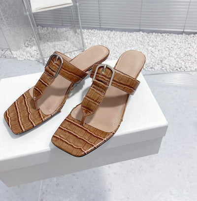 2024 Summer New Fashionable One line Slippers with Square Heels and Metal Clamping Toe Herringbone Slippers for External Wear