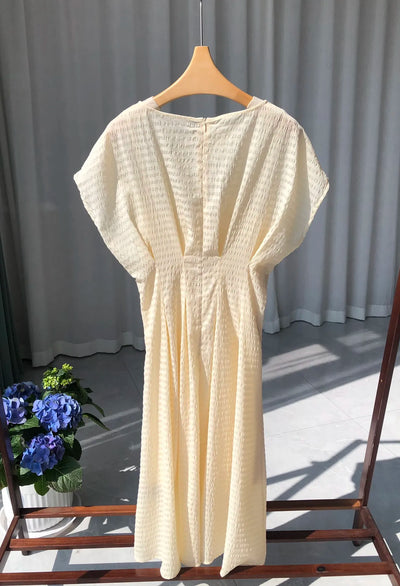 2024 Summer New Women's Wear Vintage Elegant Light Yellow Bat Sleeves Design Feeling Waist Closing Dress 0516