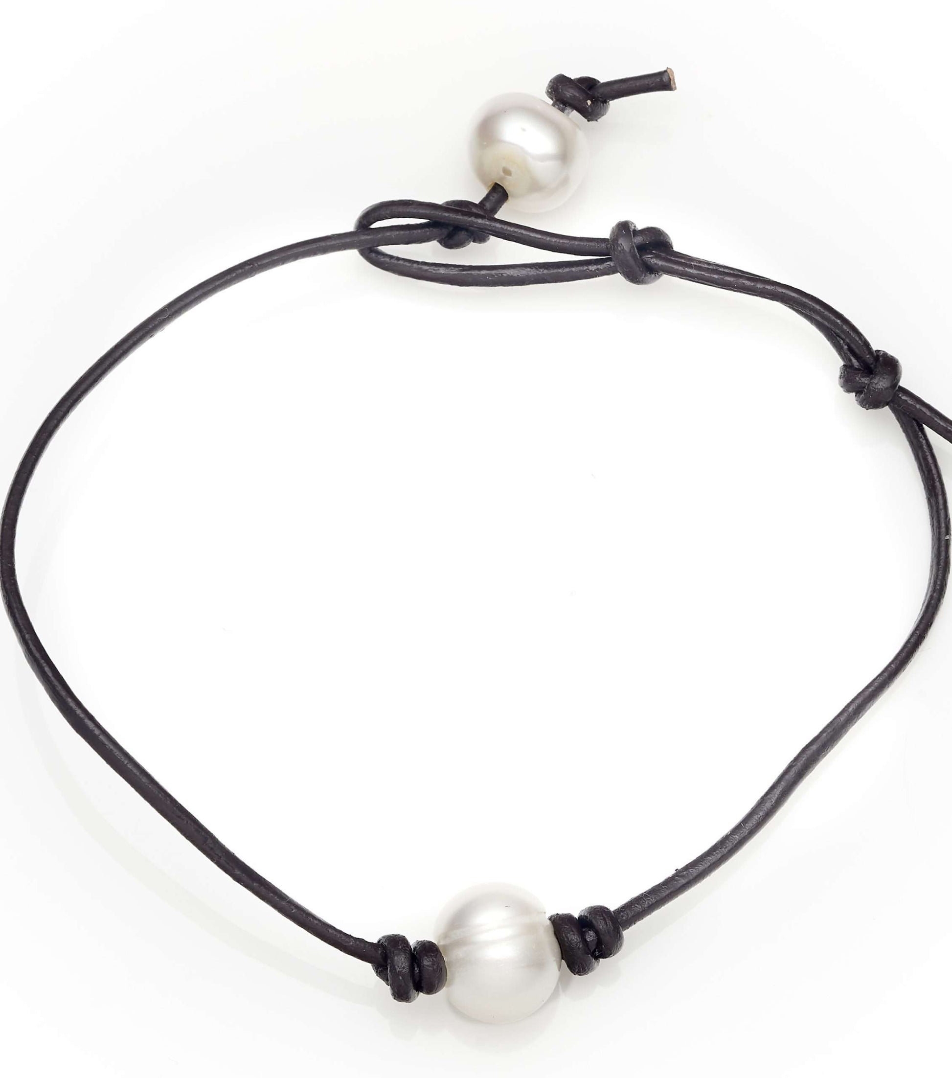 Brown leather string bracelet with freshwater pearls