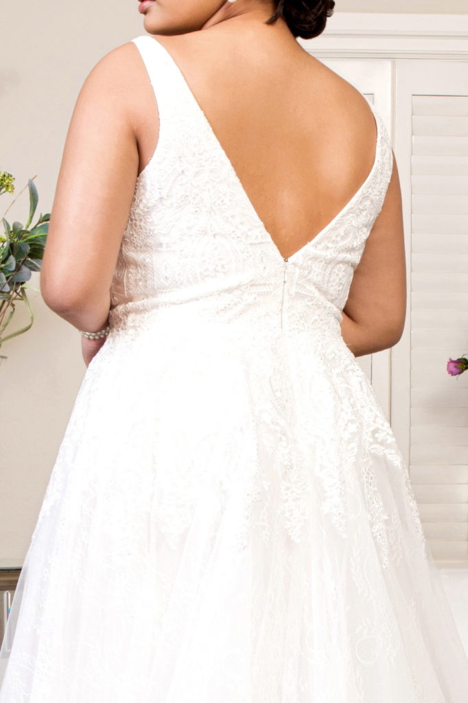 V-Neck Embroidery Mesh Wedding Gown w/ Lace Lining-4